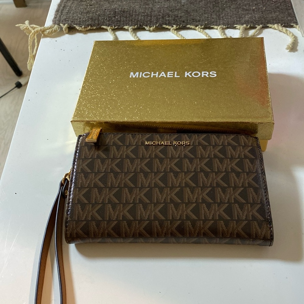 Michael Kors wallet/clutch in gift box.